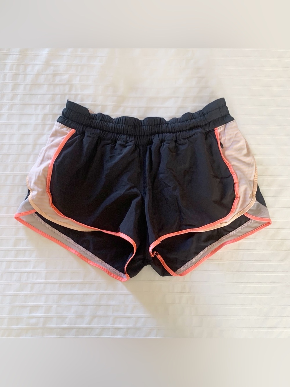 Lululemon Super Squad Shorts • Women’s Size 6